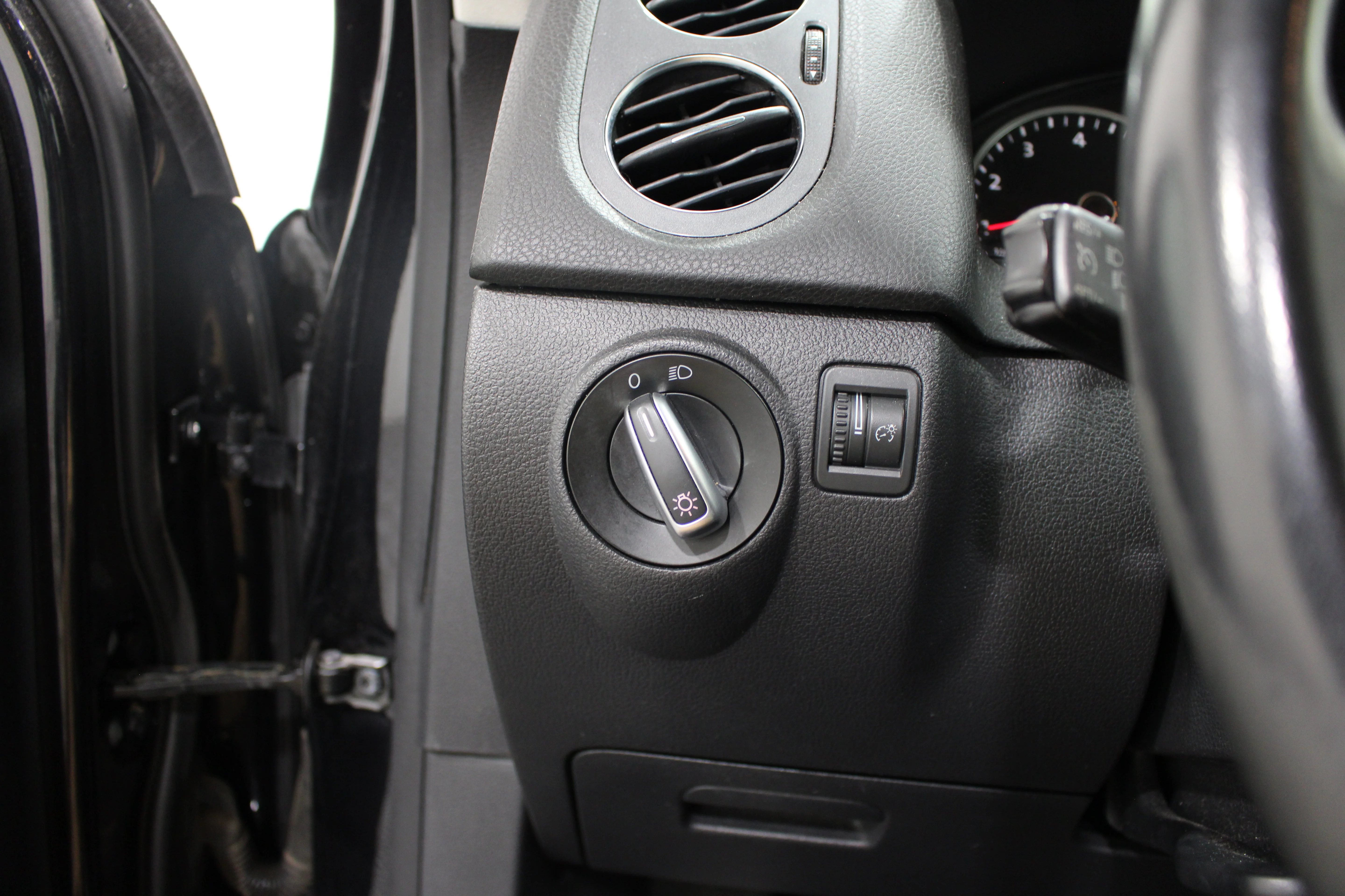 2014 Volkswagen Tiguan SE - Photo 8