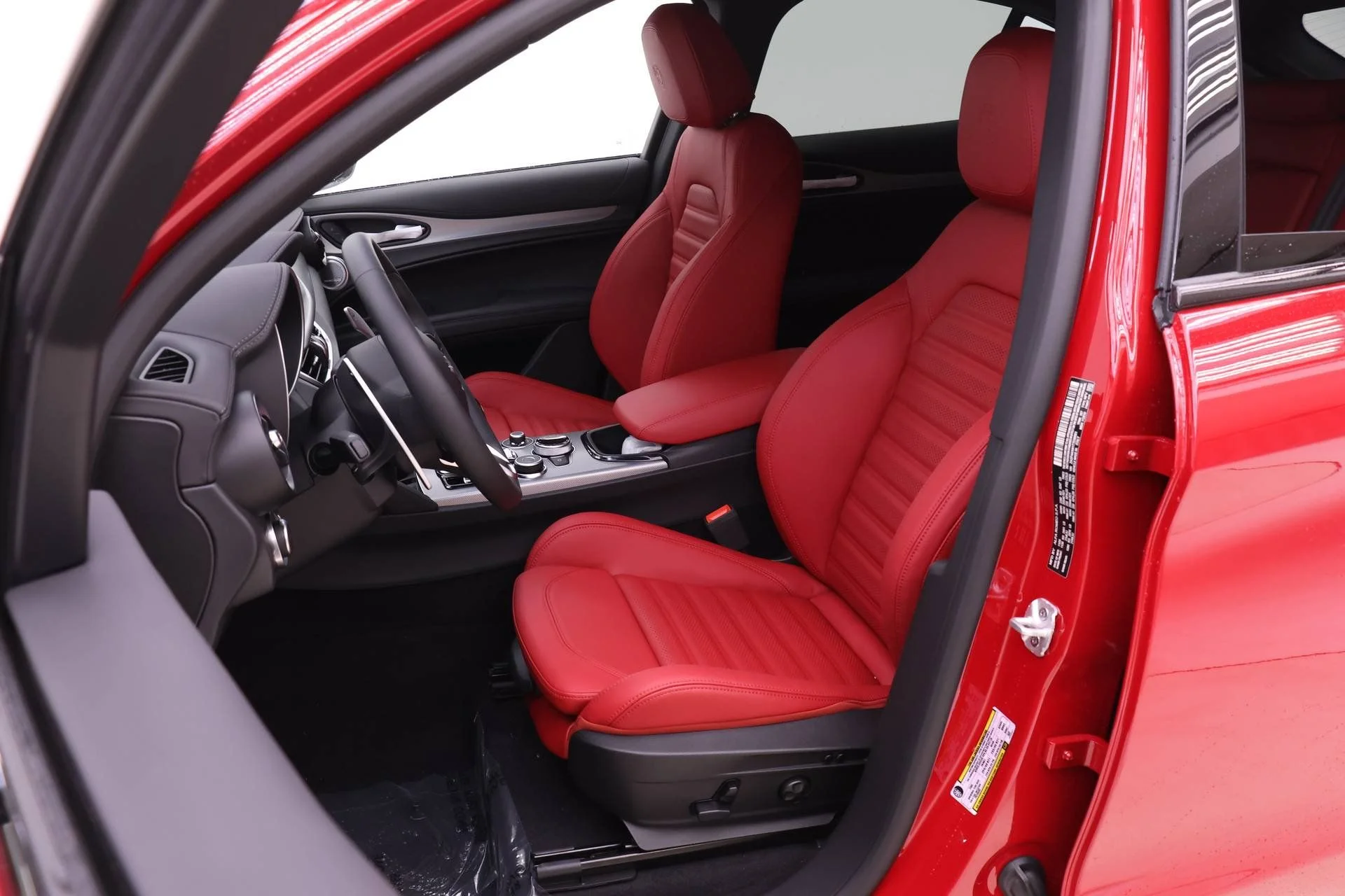 New 2026 Alfa Rosso (Red) Exterior Paint Alfa Romeo Base image 7