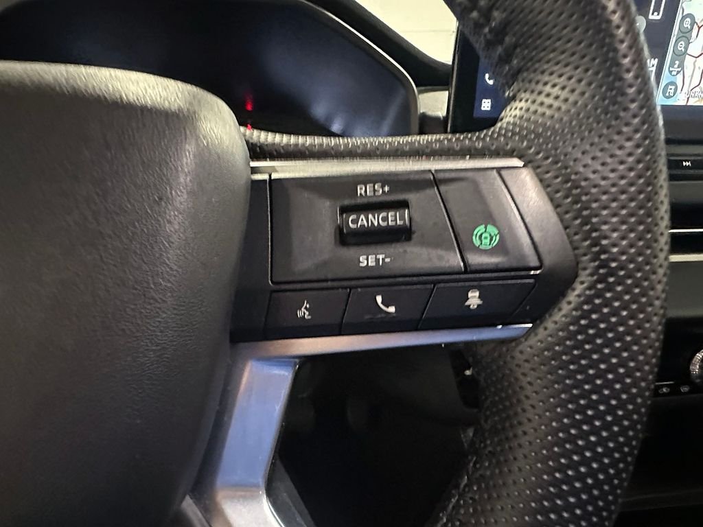 Used 2025 Silver Mitsubishi  image 38