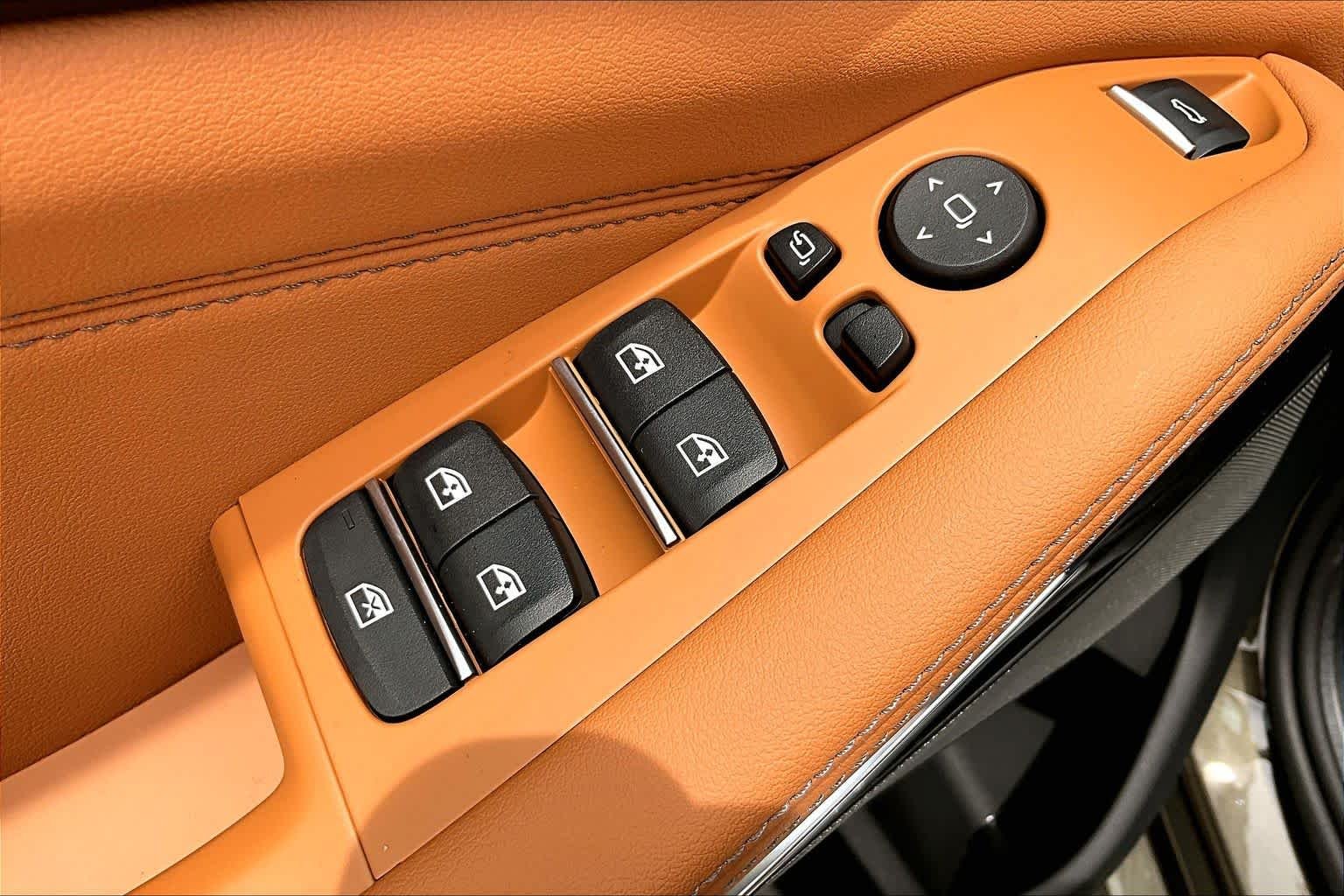 New 2026 Manhattan Green Metallic BMW xDrive40i image 18