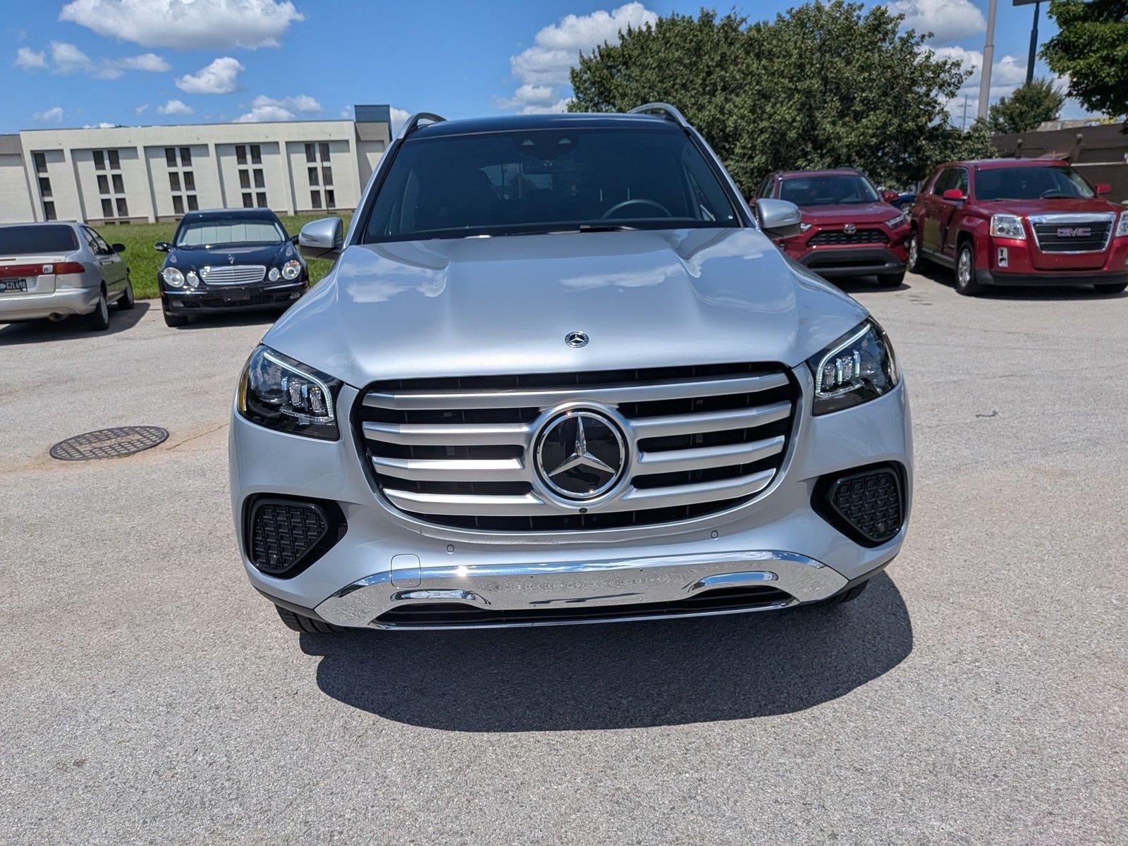 Used 2025 Cirrus Silver Metallic Mercedes-Benz GLS 450 image 8