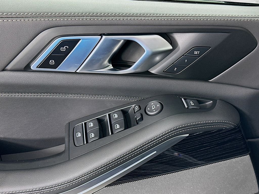 New 2026 Black Sapphire Metallic BMW xDrive40i image 20