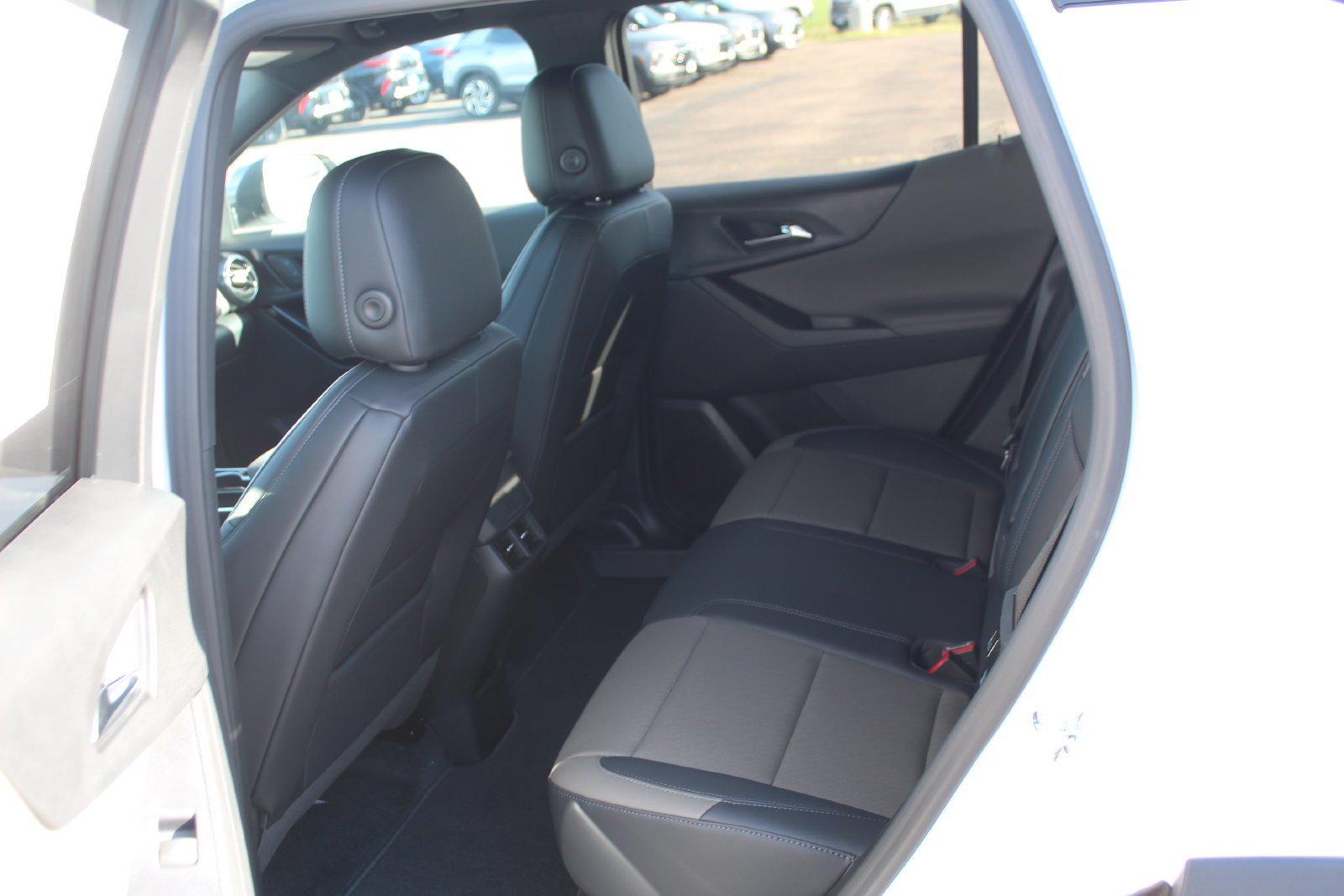 2027 Chevrolet Equinox LT - Photo 9