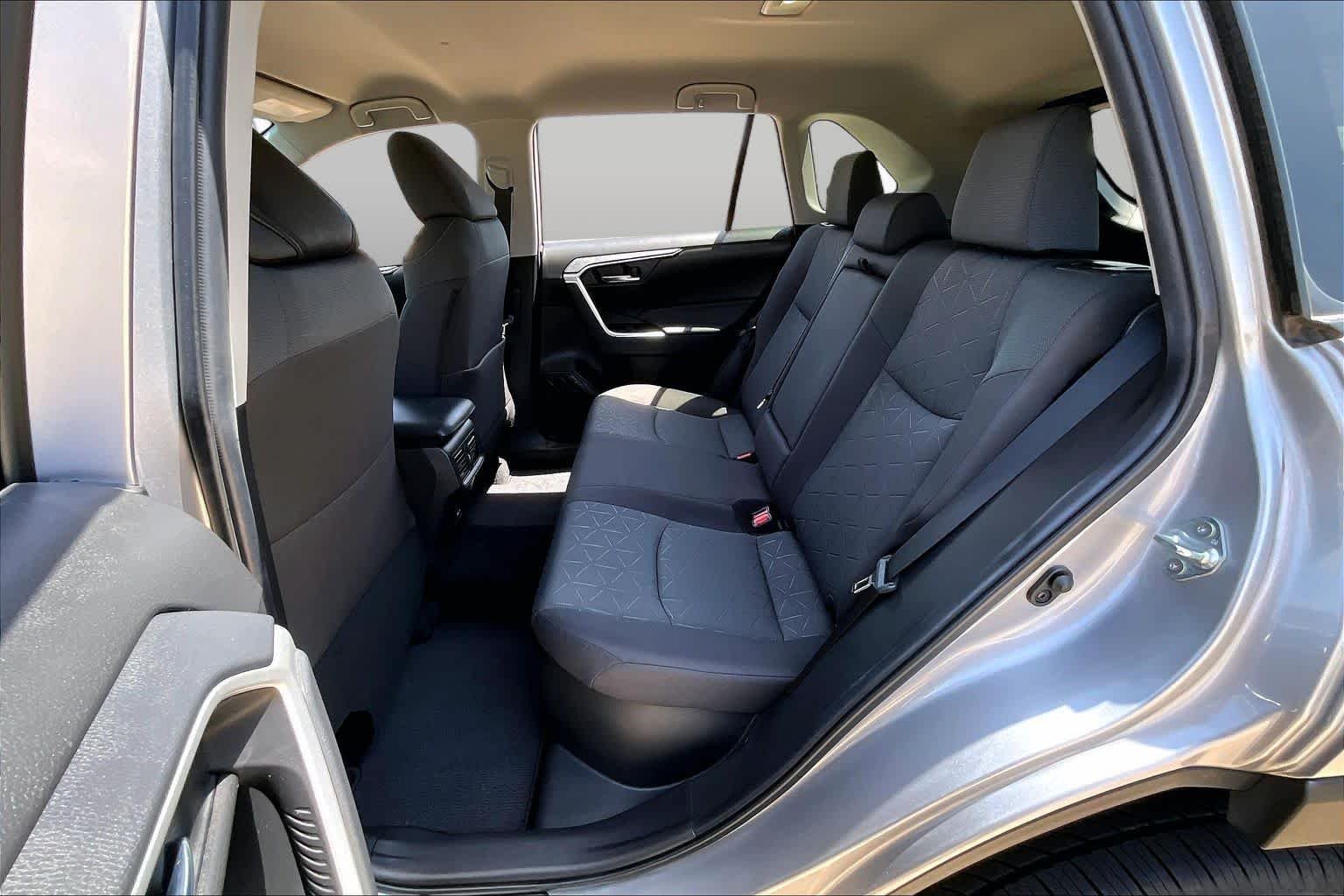 Used 2022 Silver Sky Metallic Toyota Hybrid XLE image 19