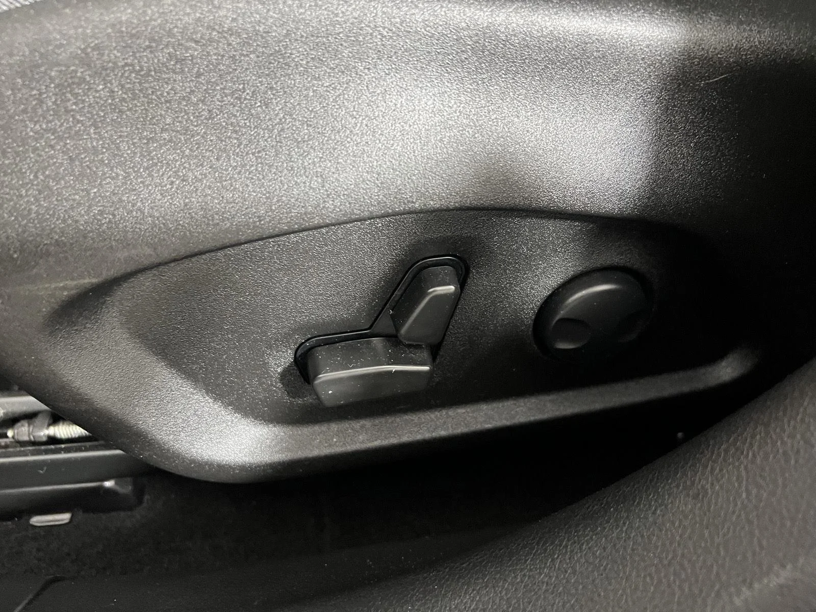 Used 2022 Black Clearcoat Jeep Latitude image 12