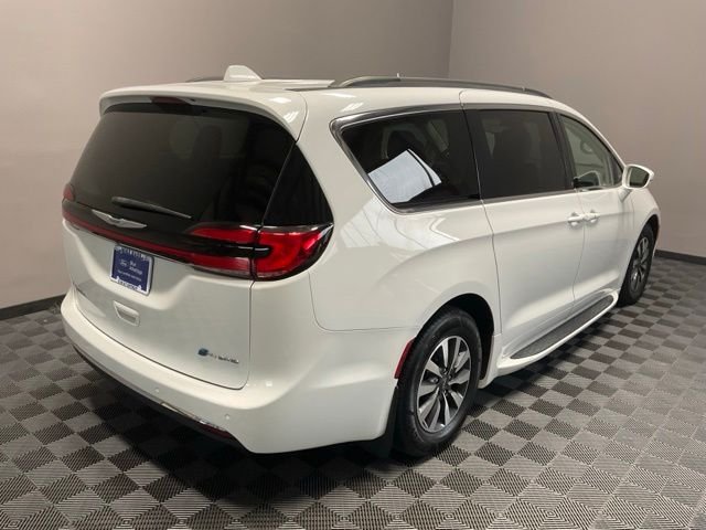 Certified Used 2021 Bright White Clearcoat Chrysler Touring image 8