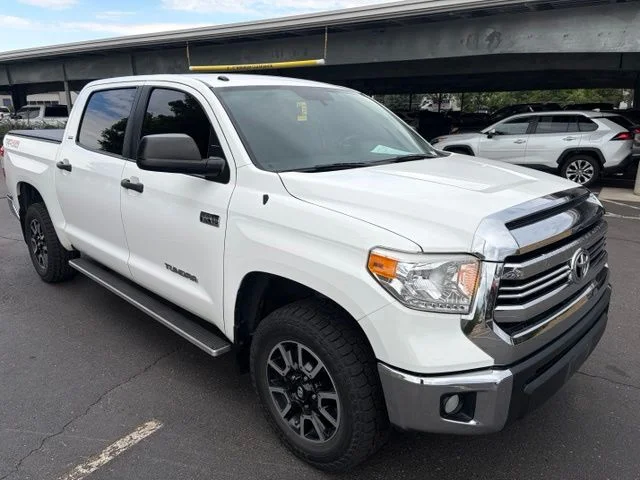 Used 2016 White Toyota SR5 image 10