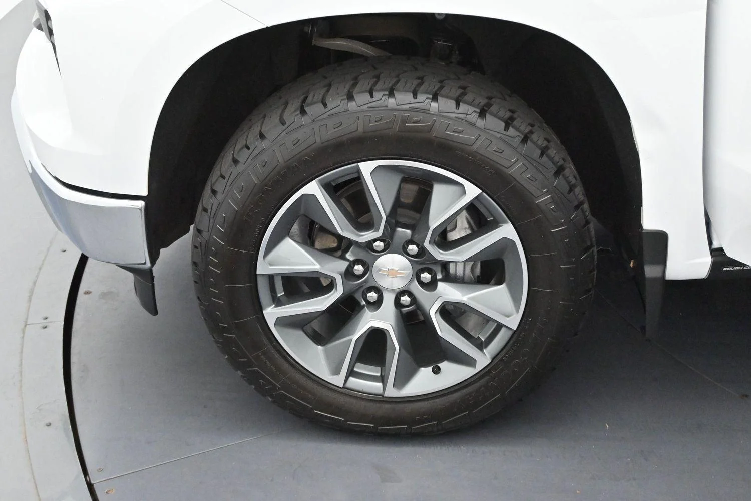 Used 2025 Summit White Chevrolet LT image 32