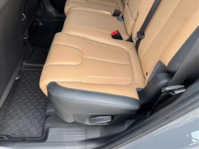 Used 2023 Gray Hyundai Calligraphy image 9