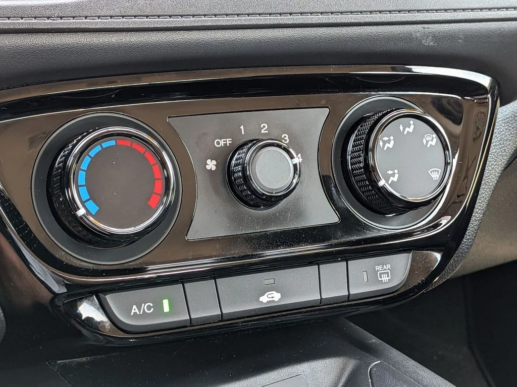 Used 2016  Honda LX image 18