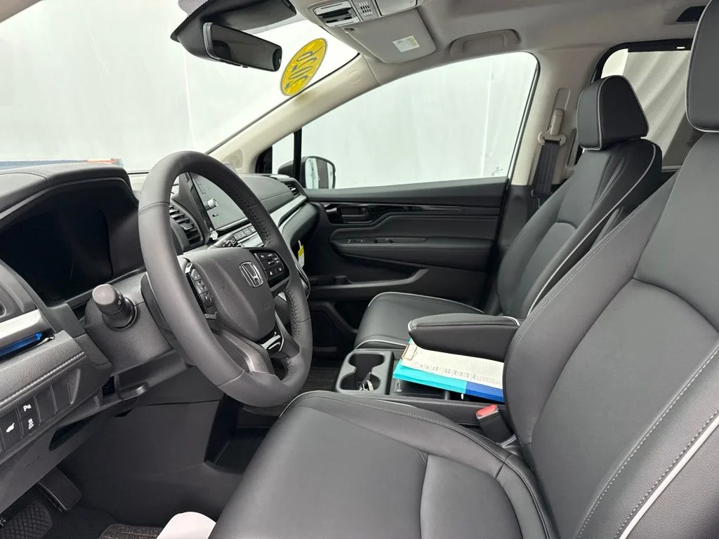 New 2026 Platinum White Pearl Honda Touring image 17