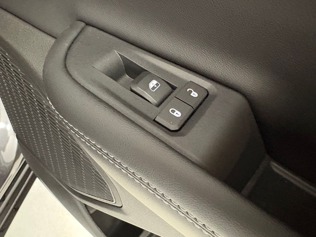 New 2026 Baltic Gray Metallic Clear-Coat Exterior Paint Jeep Laredo image 17