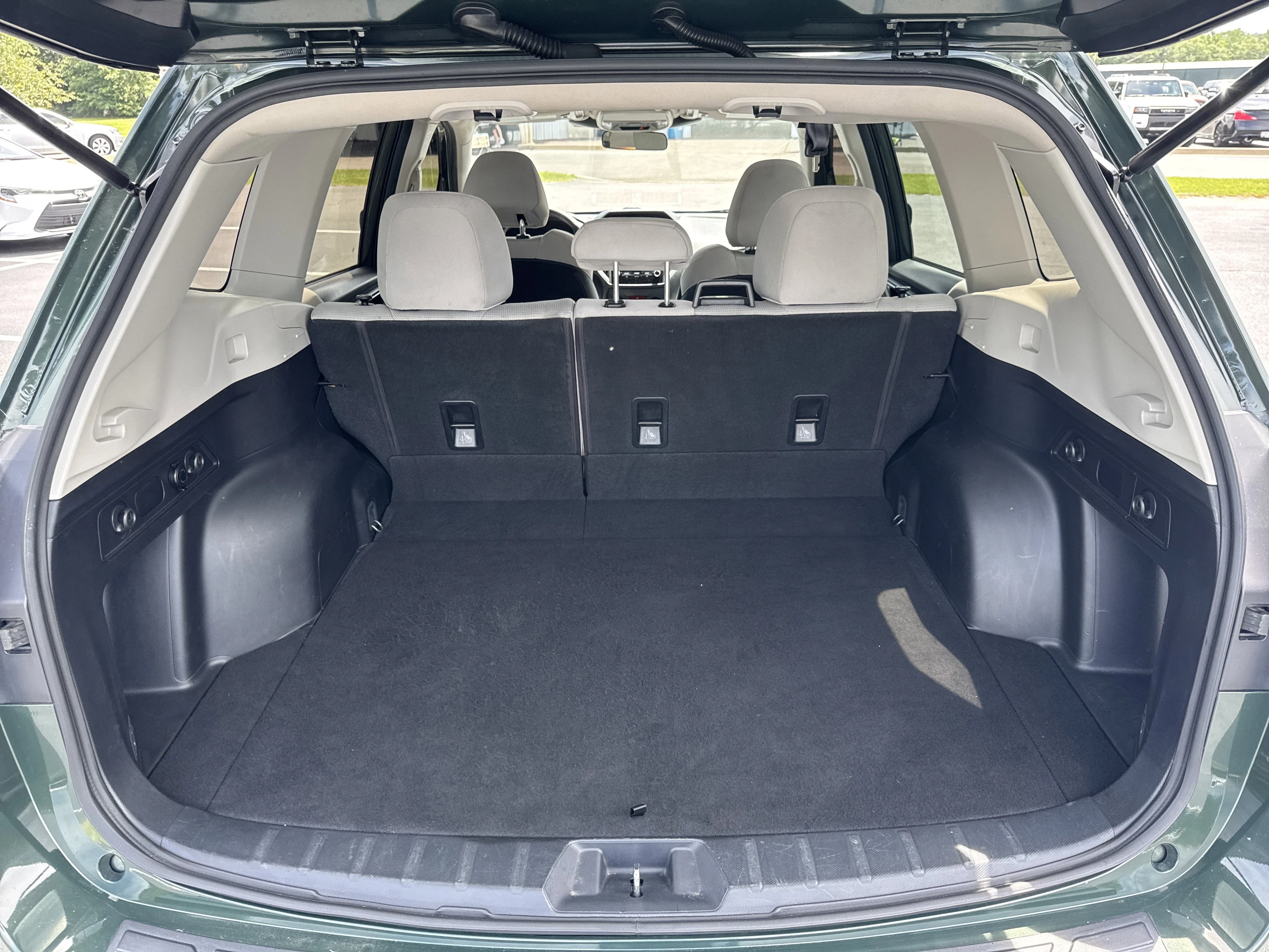 Used 2022 Cascade Green Silica Subaru Base image 27
