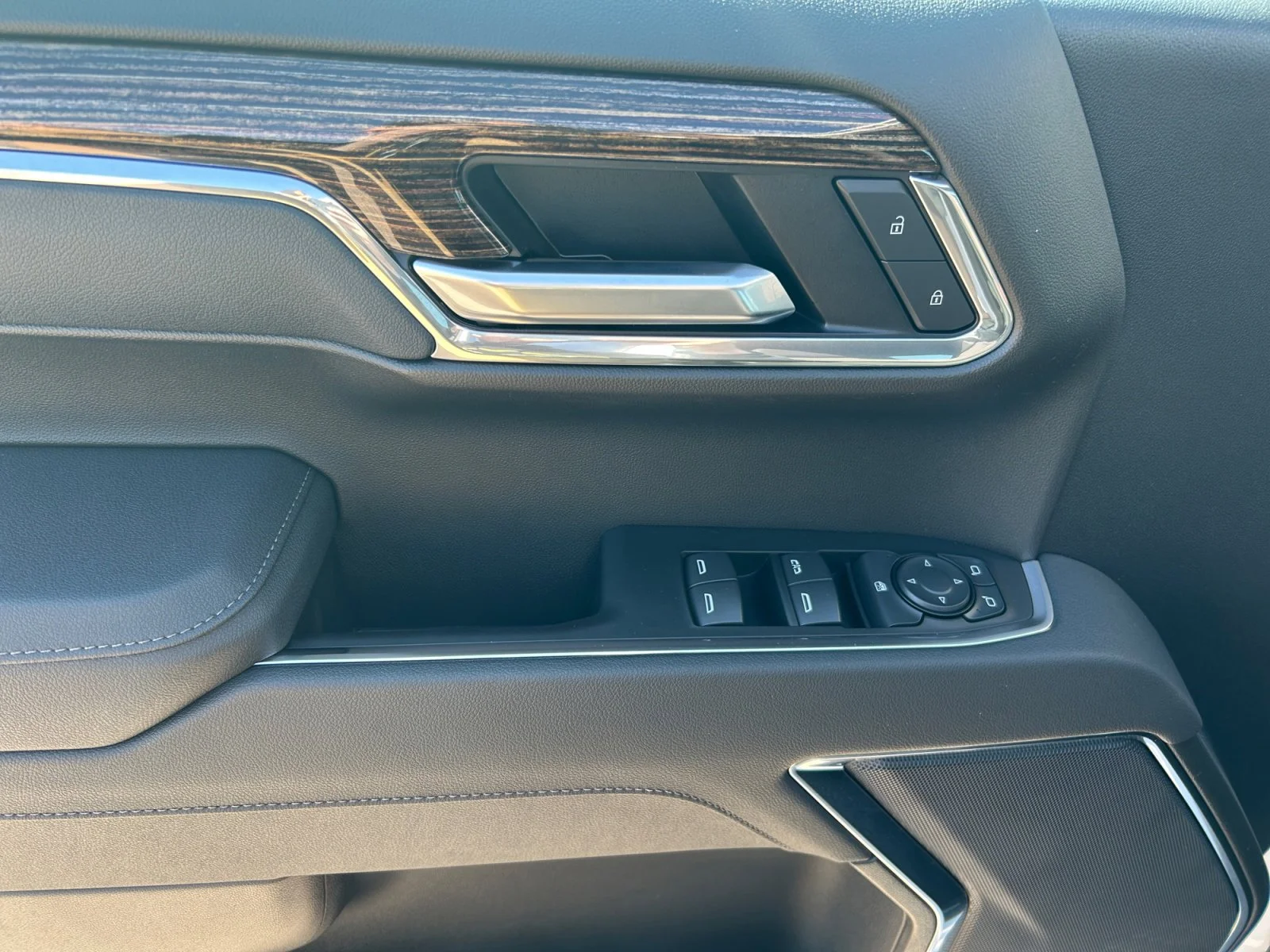 New 2026 Summit White GMC Elevation image 16