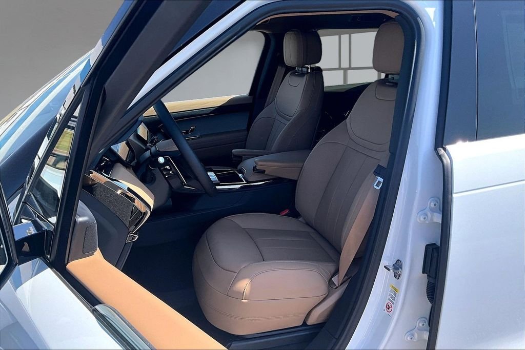 New 2026  Land Rover SE image 9