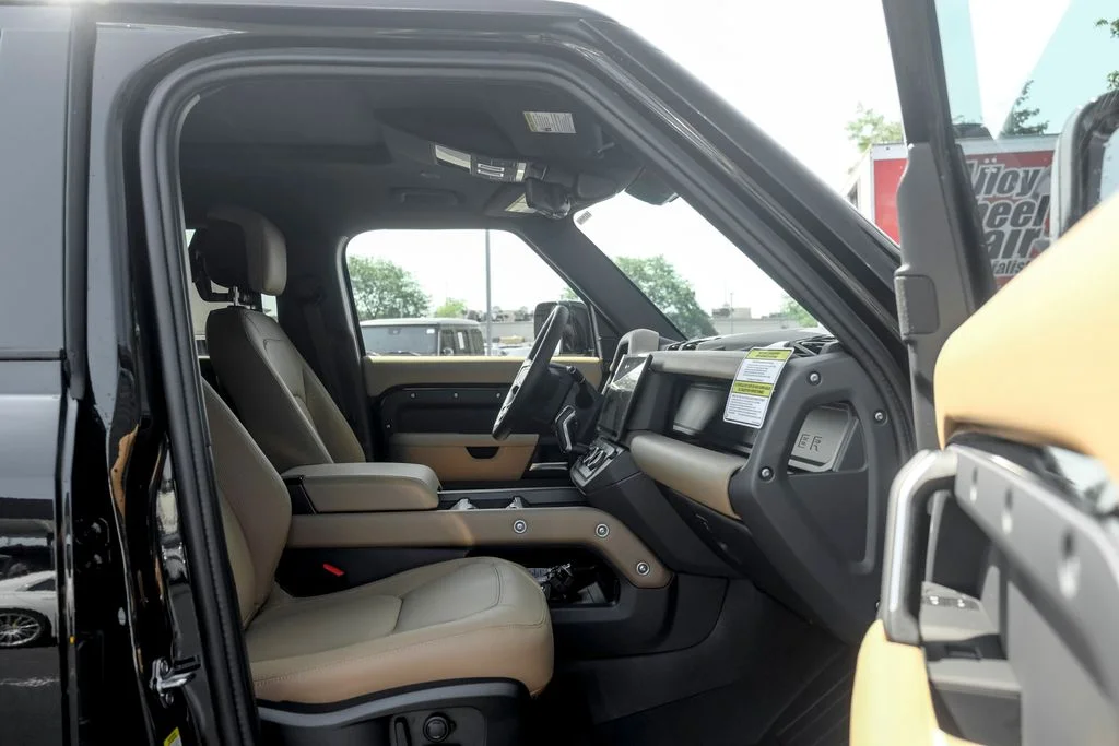 New 2026 Santorini Black Land Rover S image 21