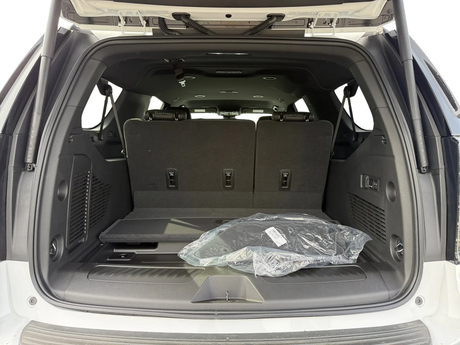 2026 Chevrolet Suburban LT - Photo 15