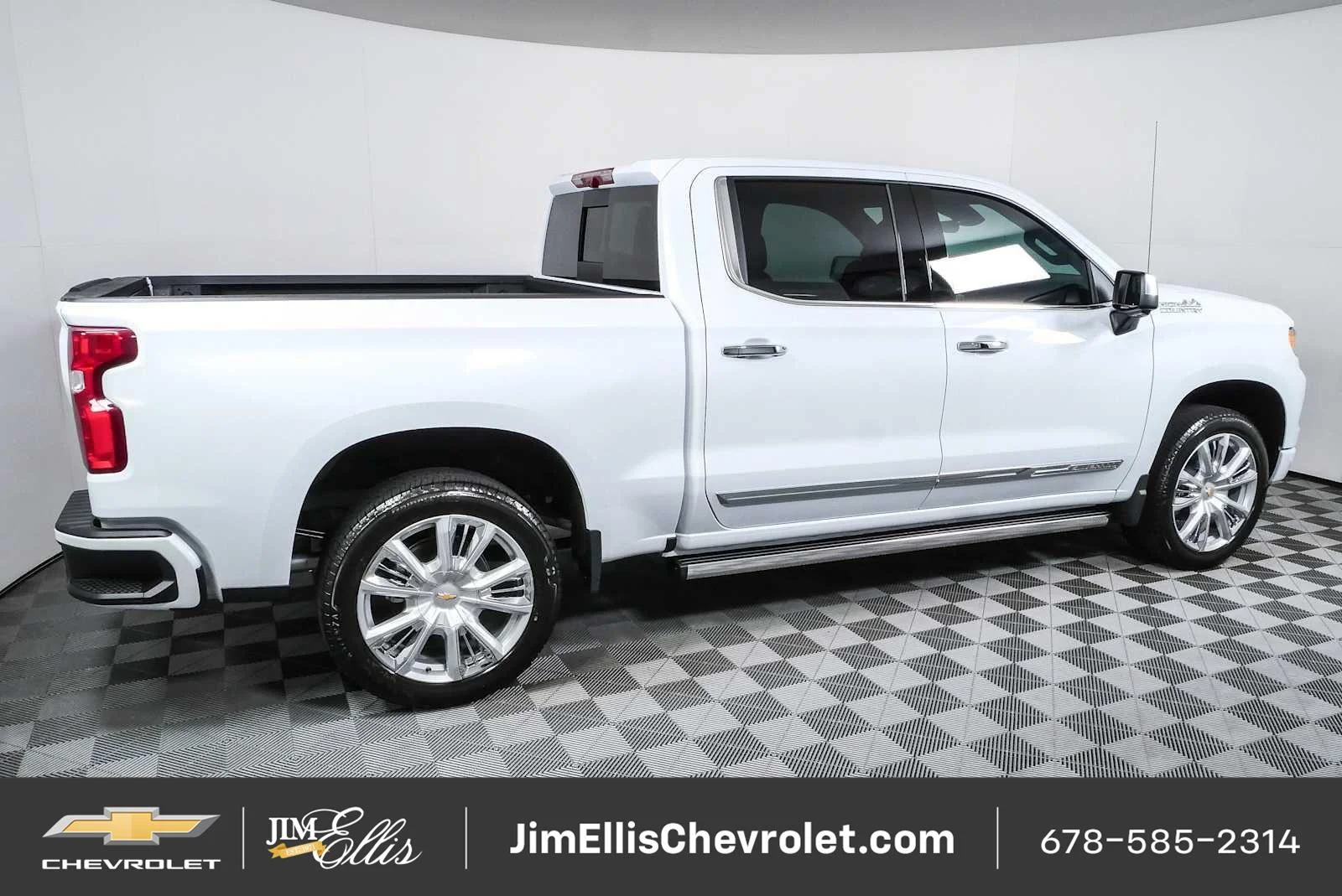 New 2026 Polar White Tricoat Chevrolet High Country image 2