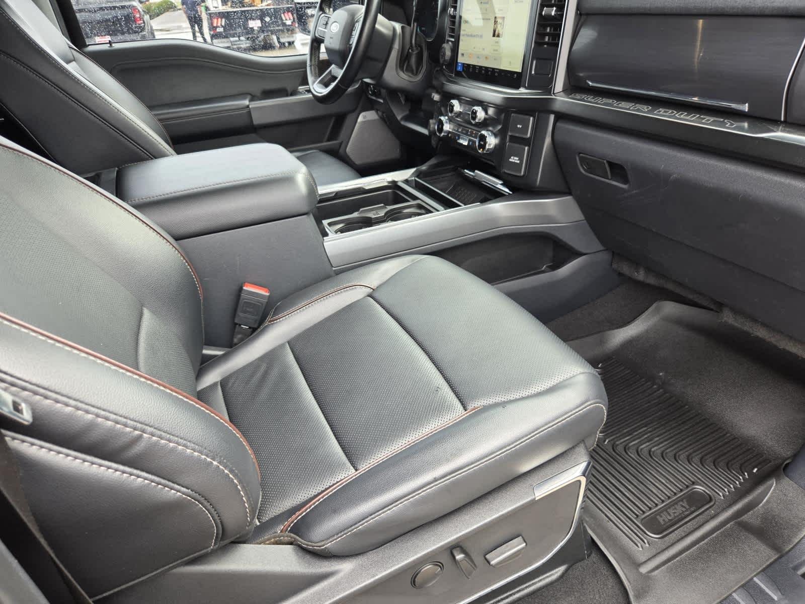 Used 2023 Agate Black Metallic Ford LARIAT image 9