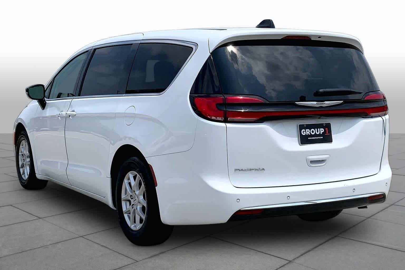 Used 2024 Bright White Clearcoat Chrysler Touring L image 12