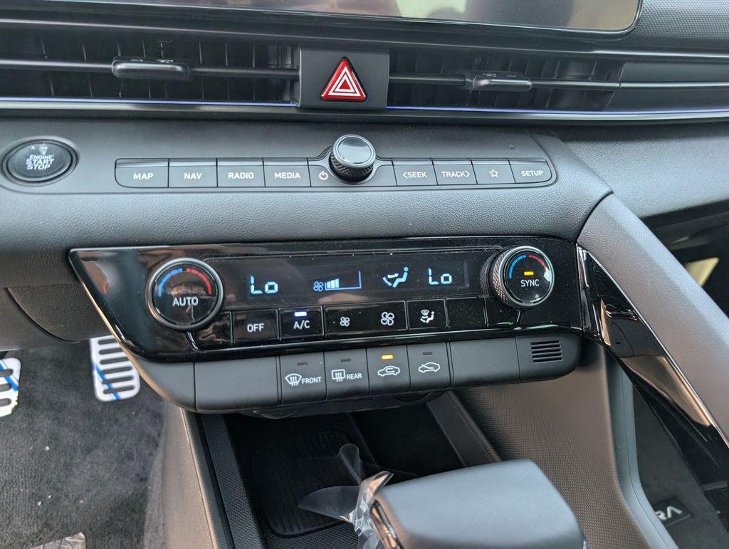 2025 Hyundai Elantra Blue - Photo 12