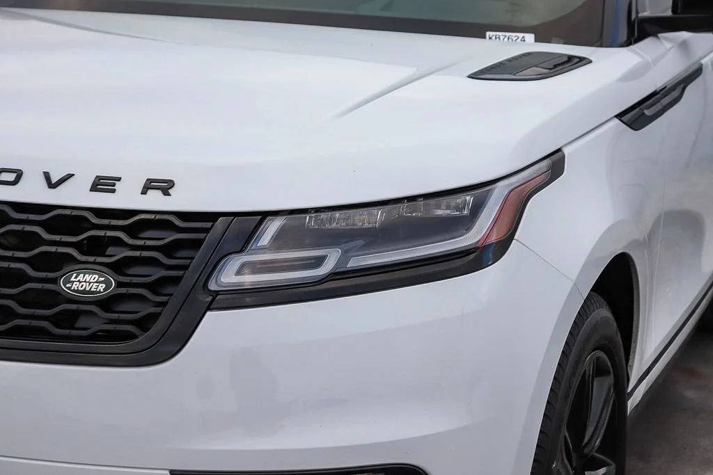 Used 2023  Land Rover R-Dynamic S MHEV image 5