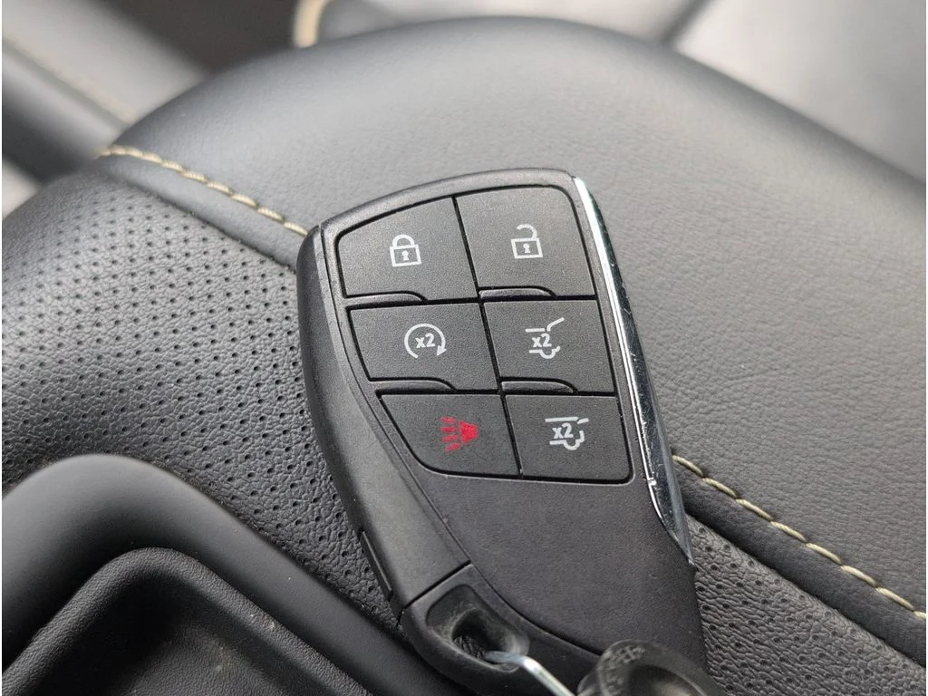 Used 2023 WHITE Chevrolet 2WD 4dr Premier image 20