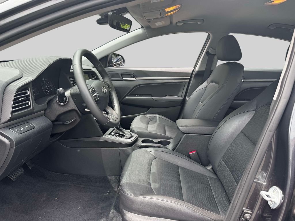 2020 Hyundai Elantra Limited - Photo 17