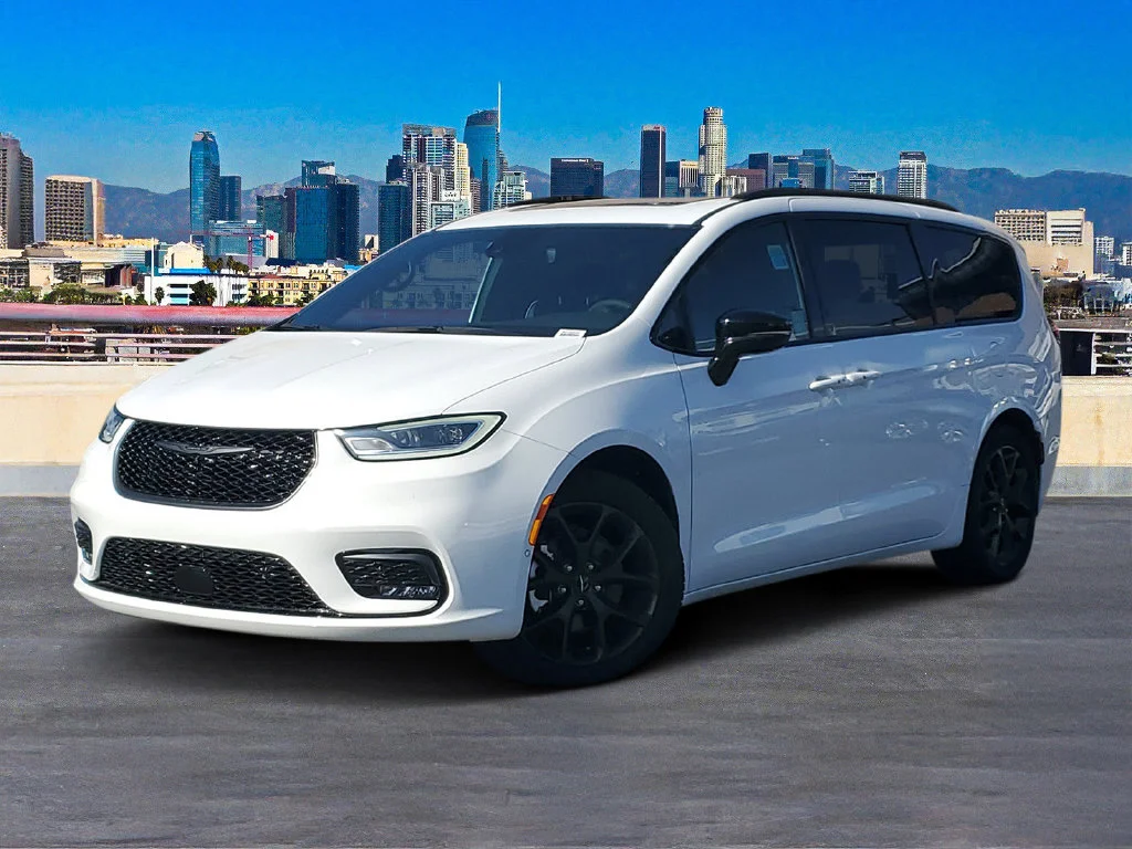 Used 2025 White Chrysler Limited image 2
