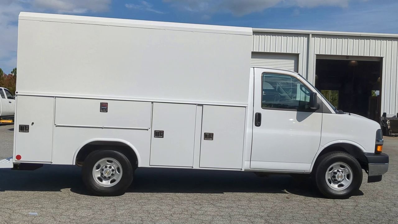 New 2025 Summit White GMC Work Truck image 9