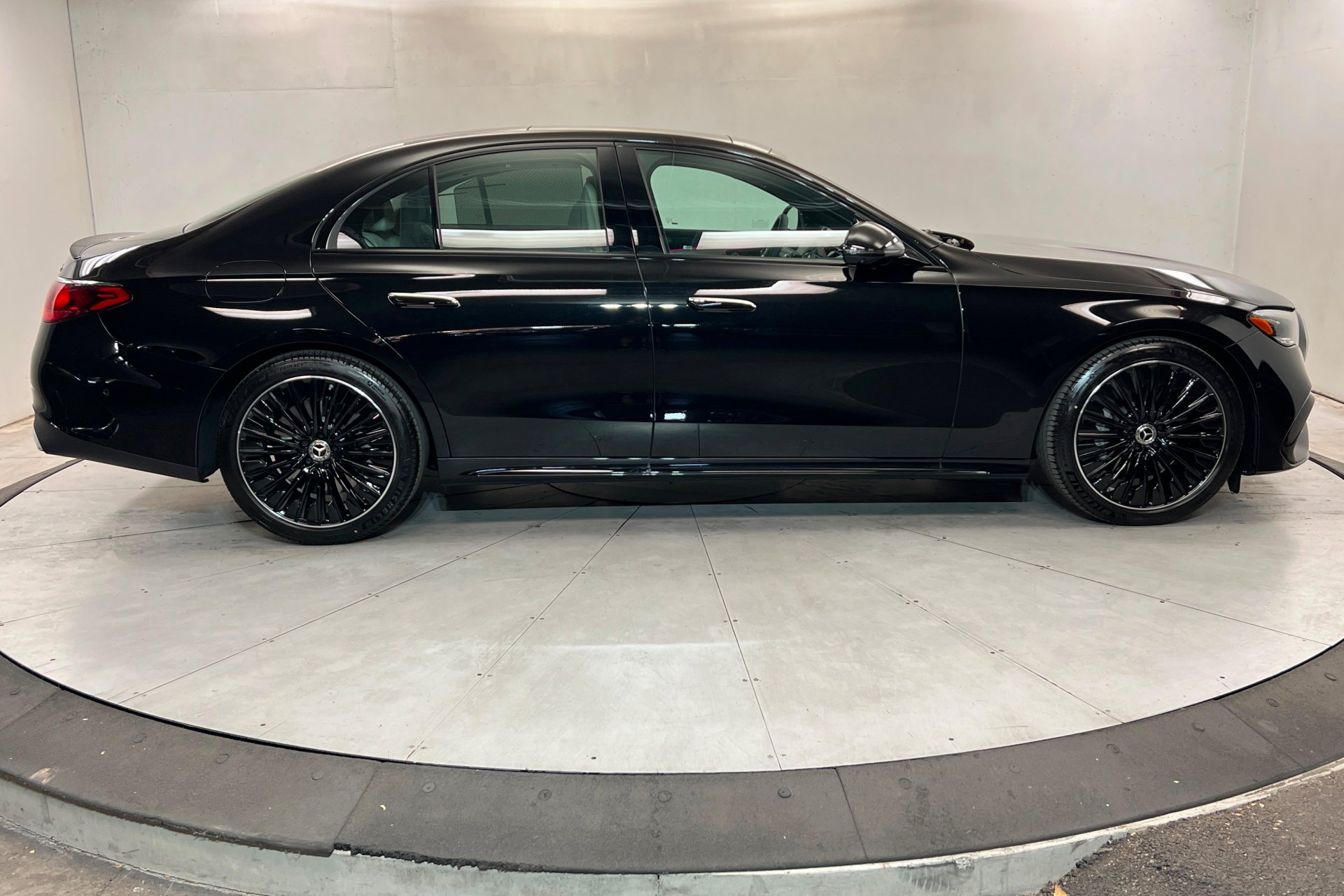 New 2026 Obsidian Black Metallic Mercedes-Benz E 450 image 7