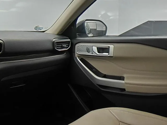 Used 2021 White Ford Limited image 40