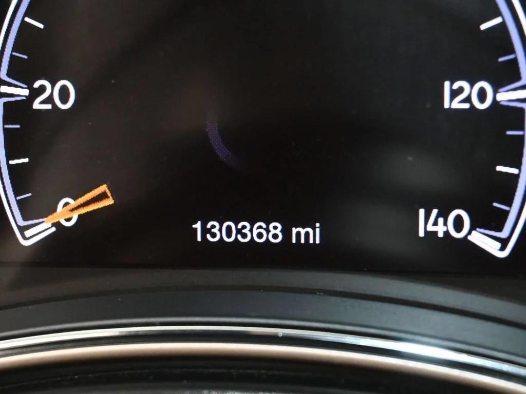 Used 2017 Diamond Black Crystal Pearlcoat Jeep Limited image 29