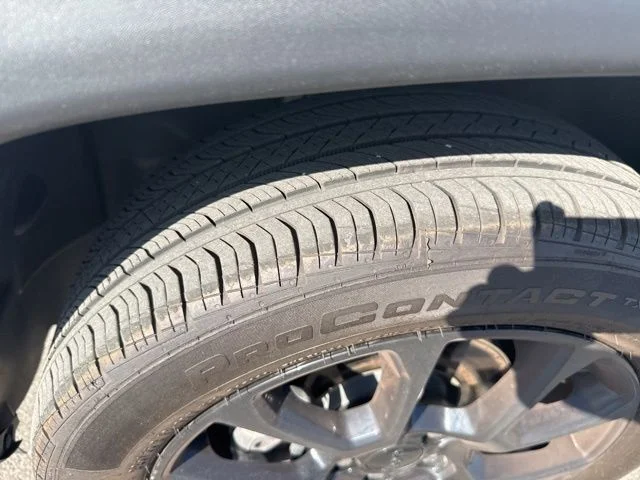 Used 2022 White Jeep Latitude image 10