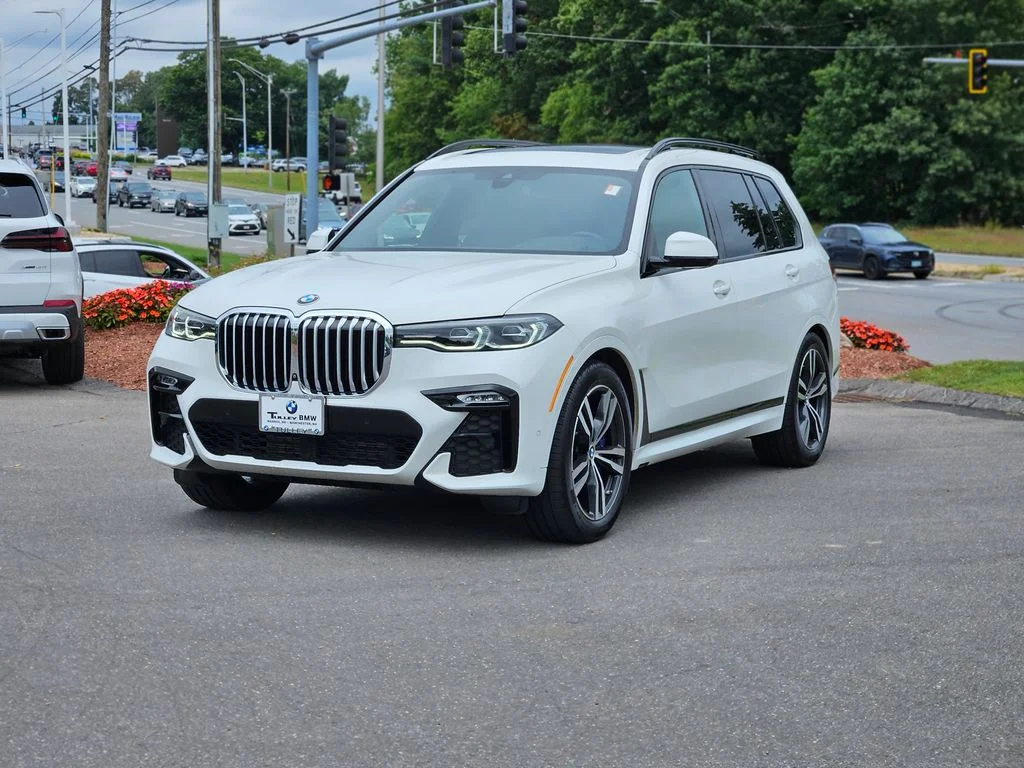 Certified Used 2022 Alpine White BMW xDrive40i image 3