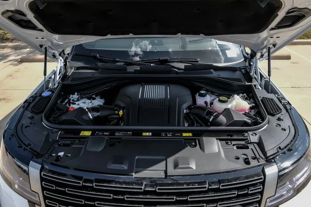 New 2026 Fuji White Land Rover SE image 64