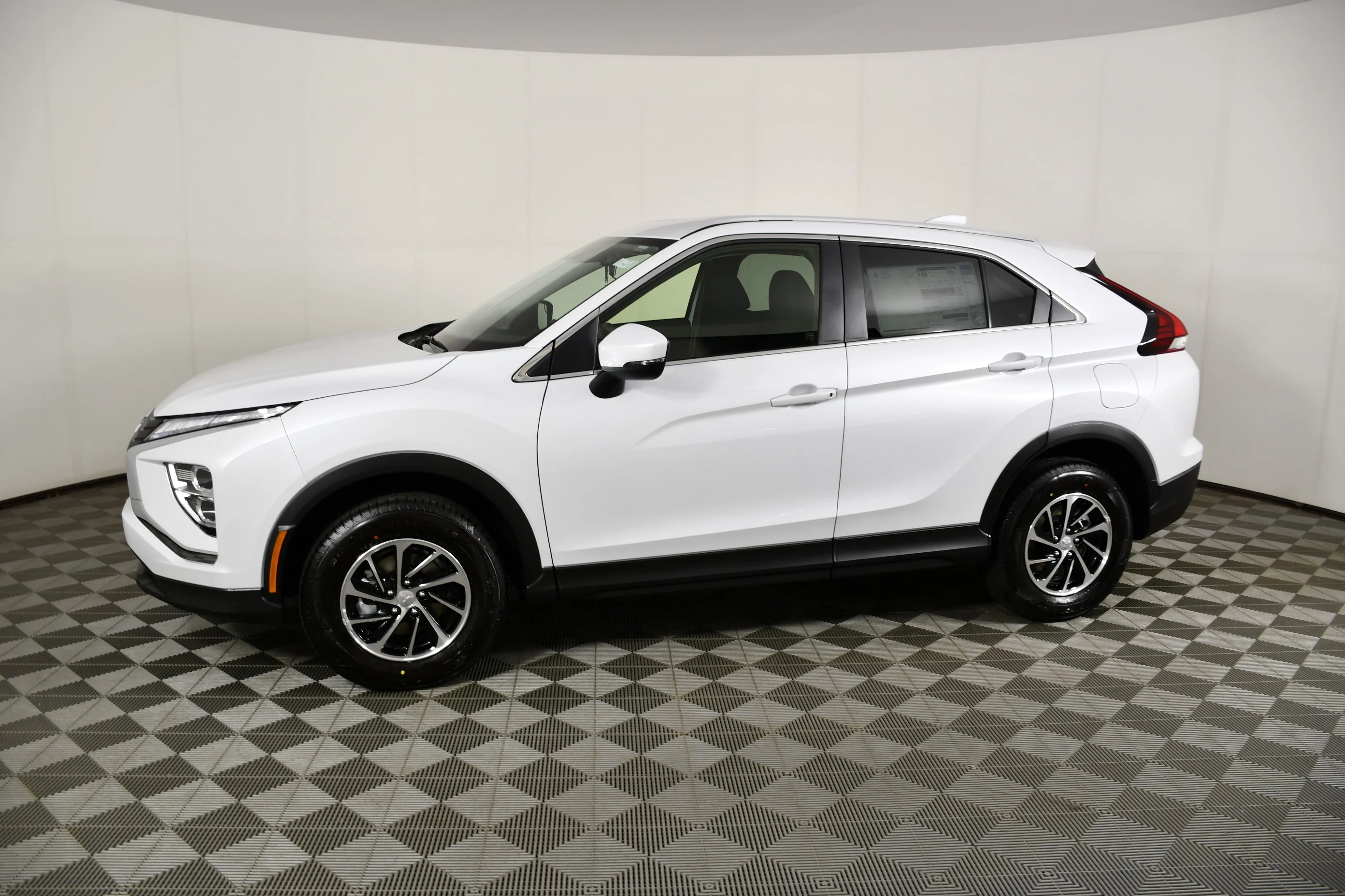 New 2026 White Diamond Mitsubishi ES image 9