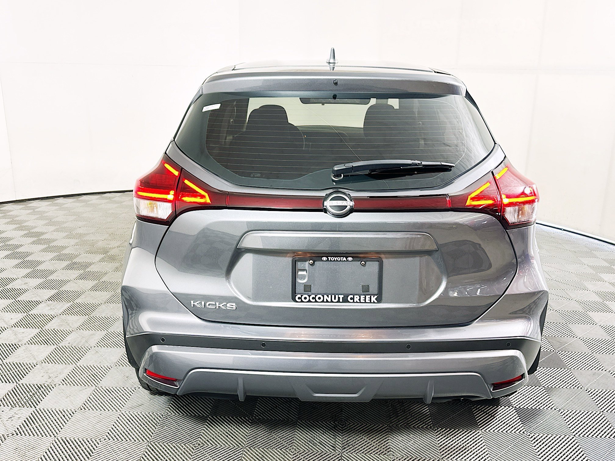 2023 Nissan Kicks thumbnail 7