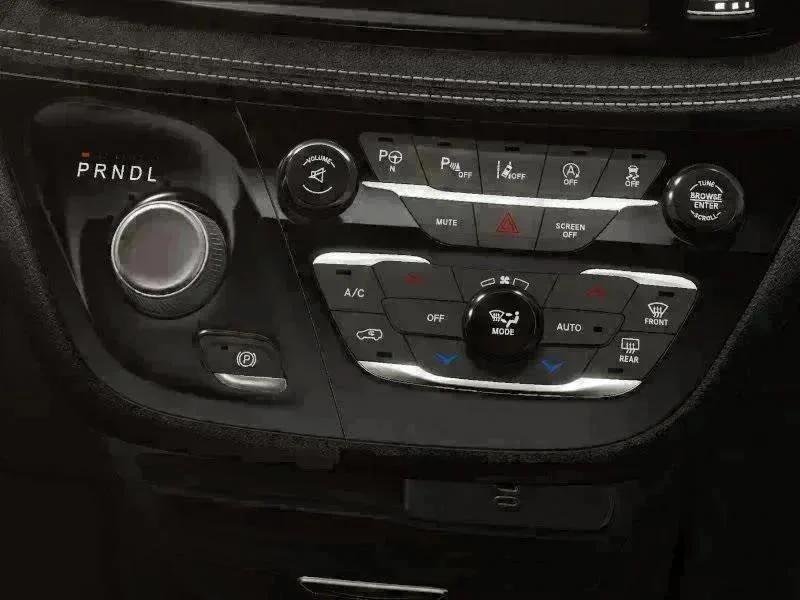 2026 Chrysler Pacifica Select - Photo 24