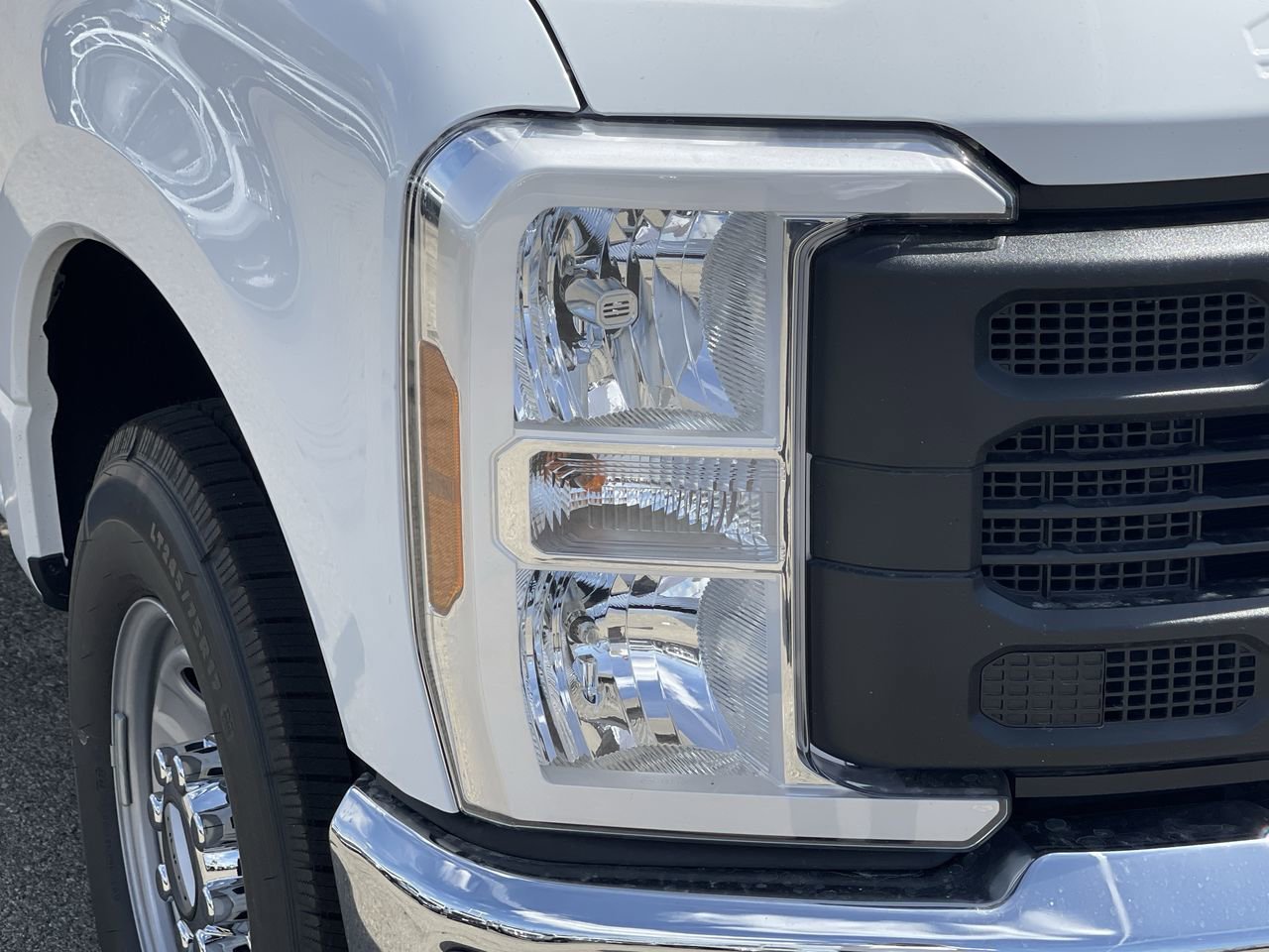 New 2026 Oxford White Ford  image 7