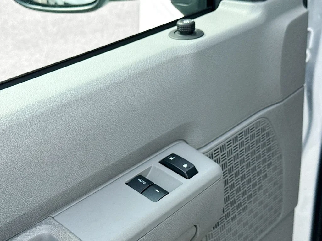 New 2026 Oxford White Ford E-450 DRW image 17