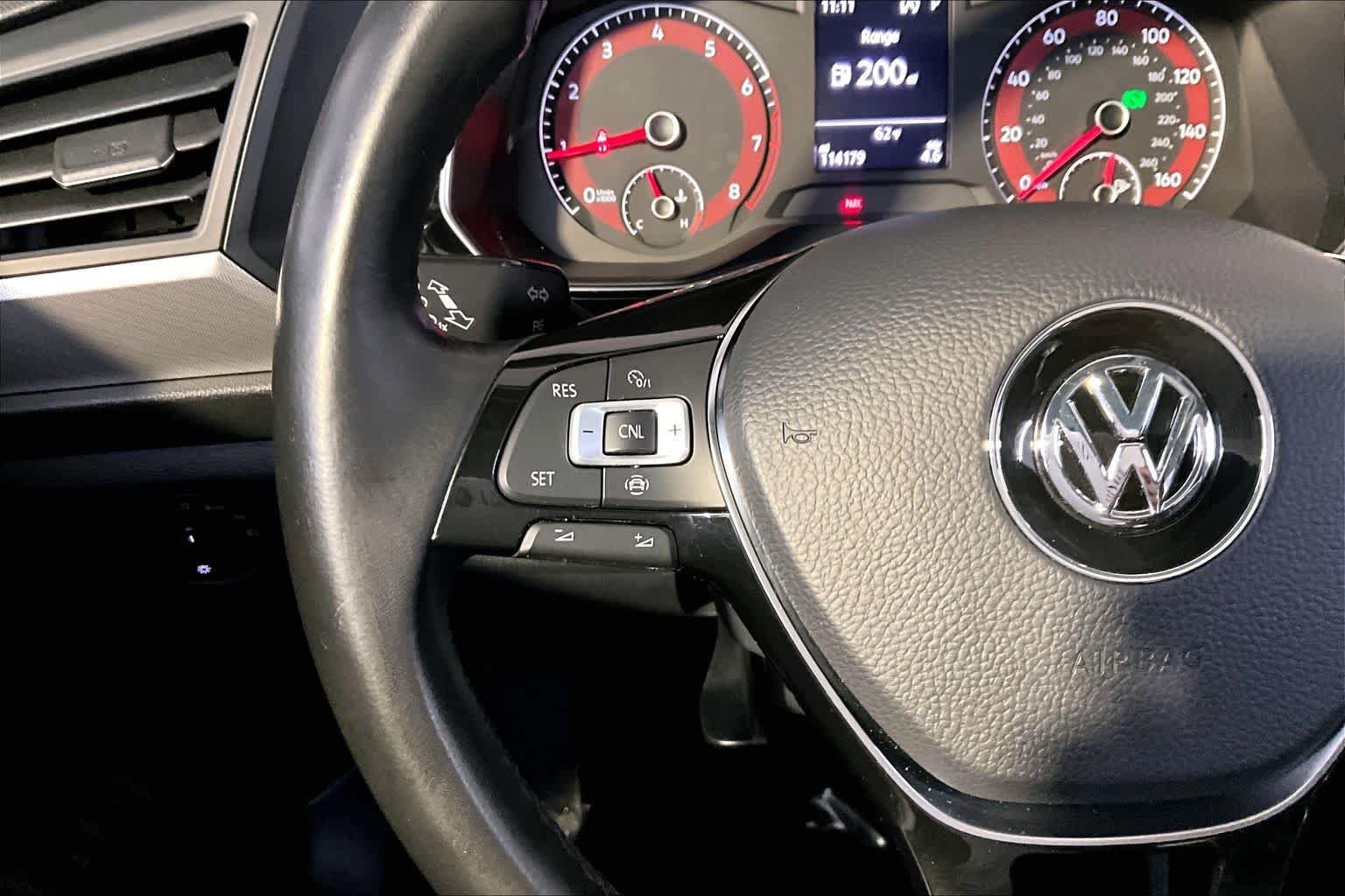 Used 2019 Platinum Gray Metallic Volkswagen SE image 24