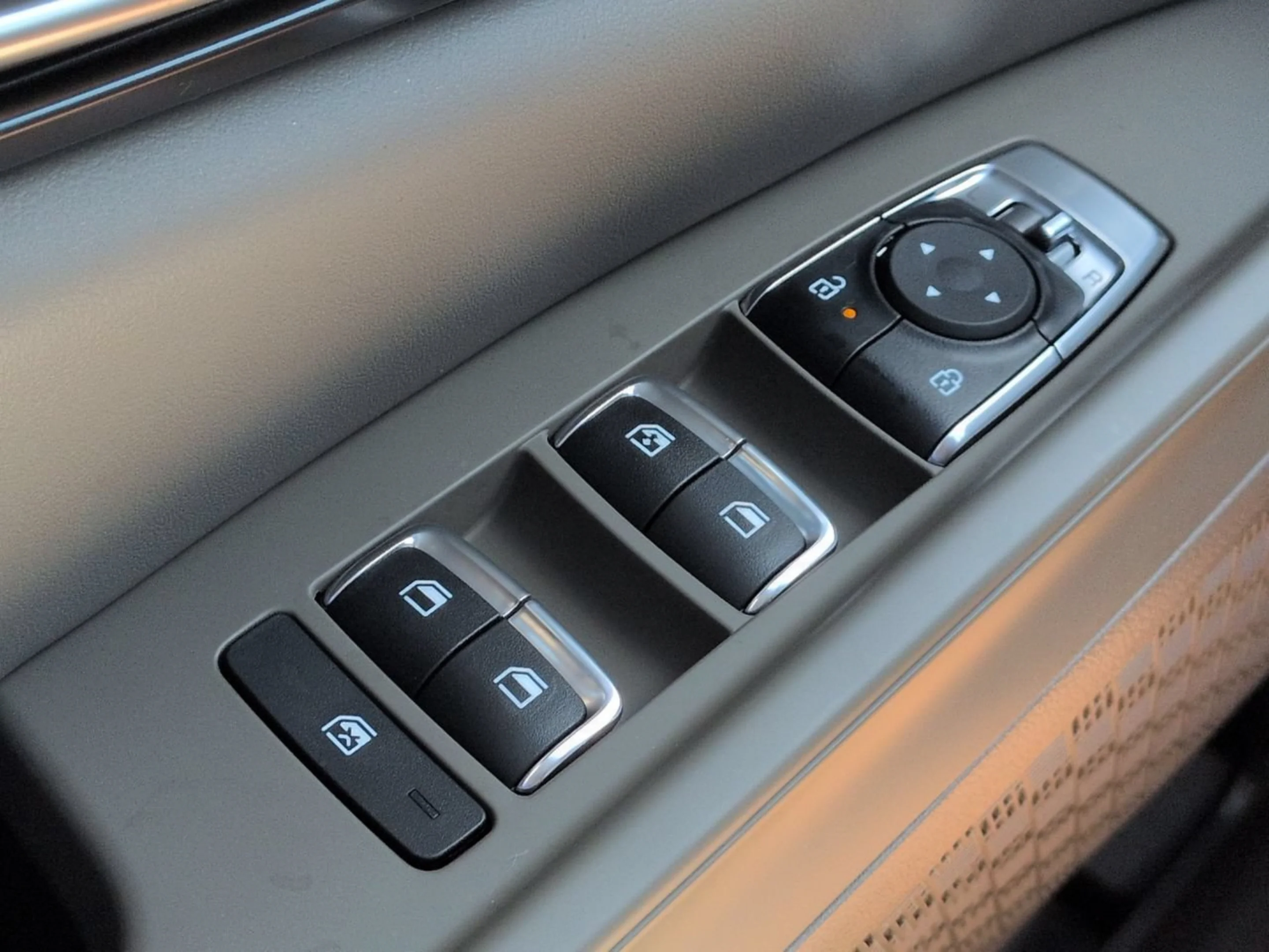 New 2027 Snow White Pearl Kia LXS image 29
