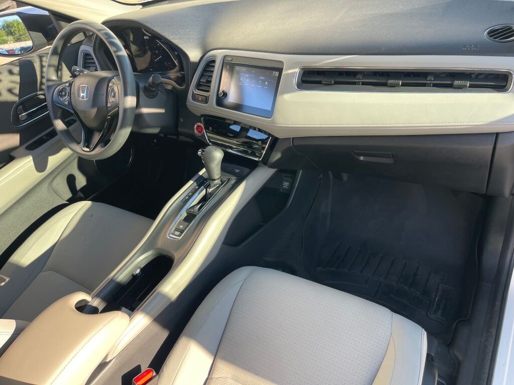 Used 2020 Platinum White Pearl Honda EX image 30