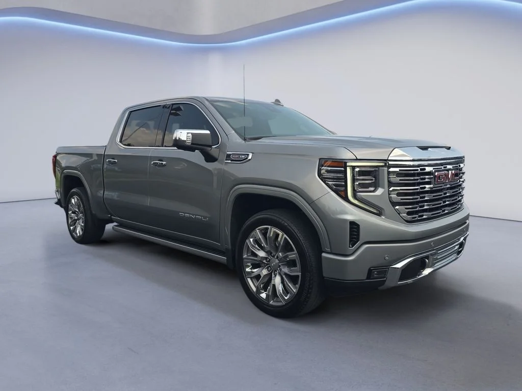 Used 2025 Sterling Metallic GMC Denali image 8