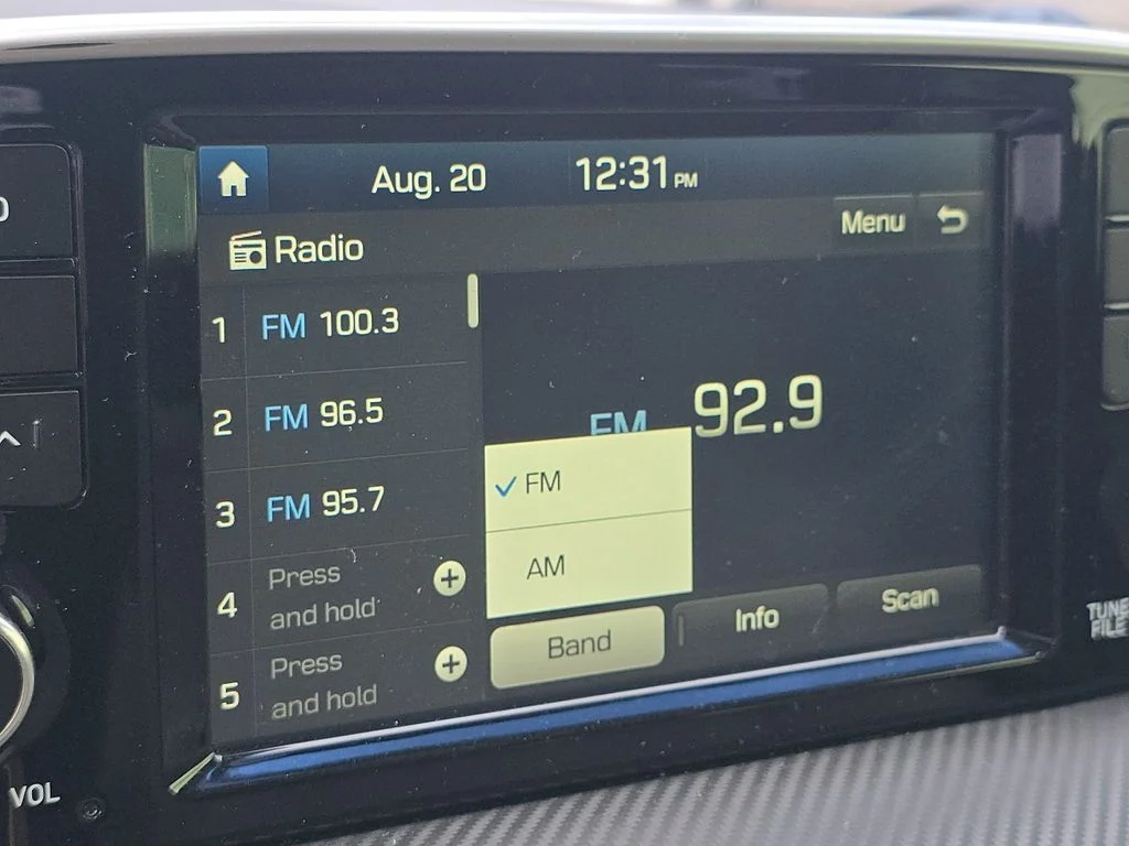 Used 2020 Gray Hyundai SE image 27