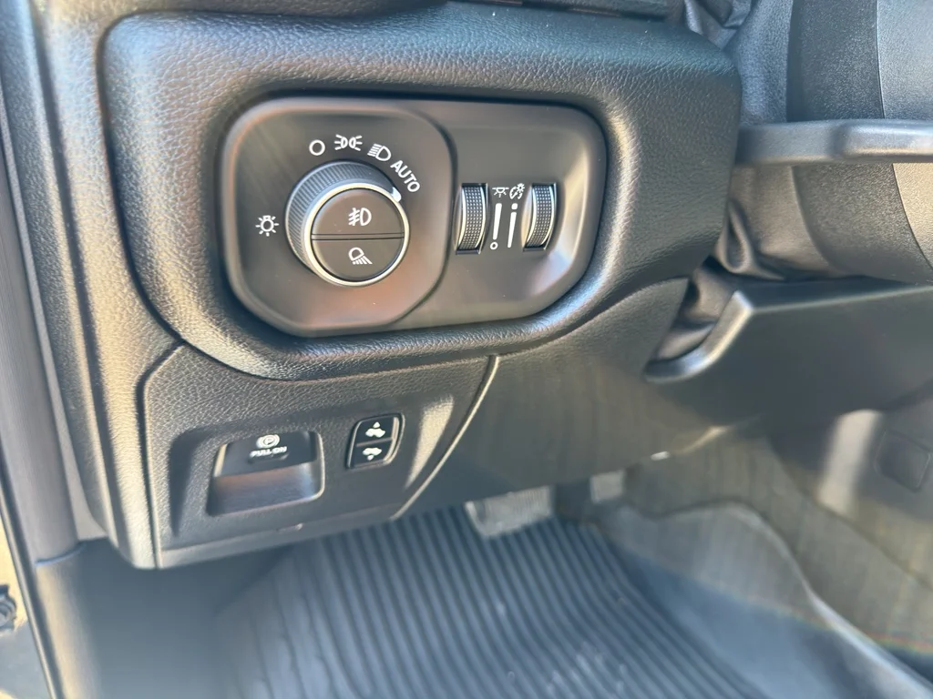 Used 2020 Maximum Steel Metallic Clearcoat Ram Laramie image 21