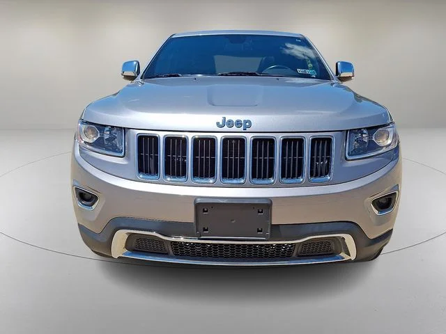 Used 2016 Silver Jeep Limited image 3