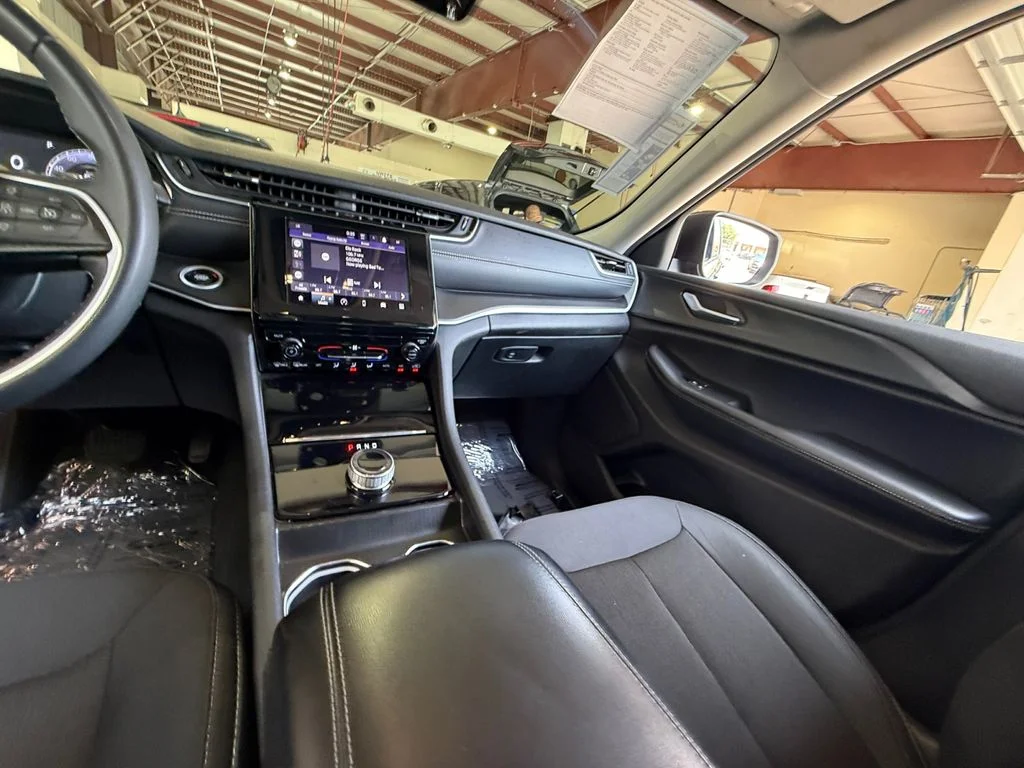 Used 2024 Gray Jeep Laredo image 15