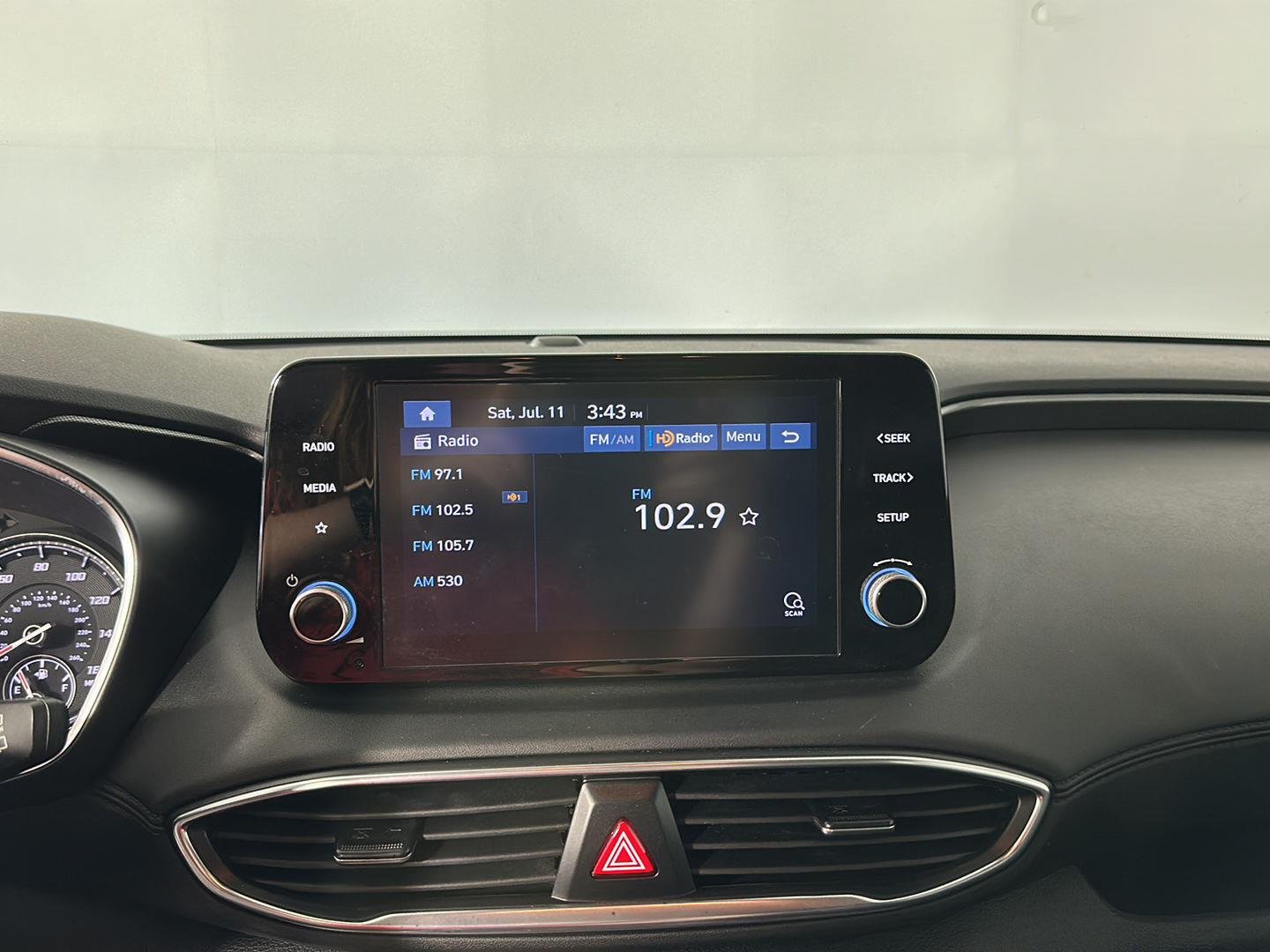 Used 2021 Shimmering Silver Hyundai SE image 10